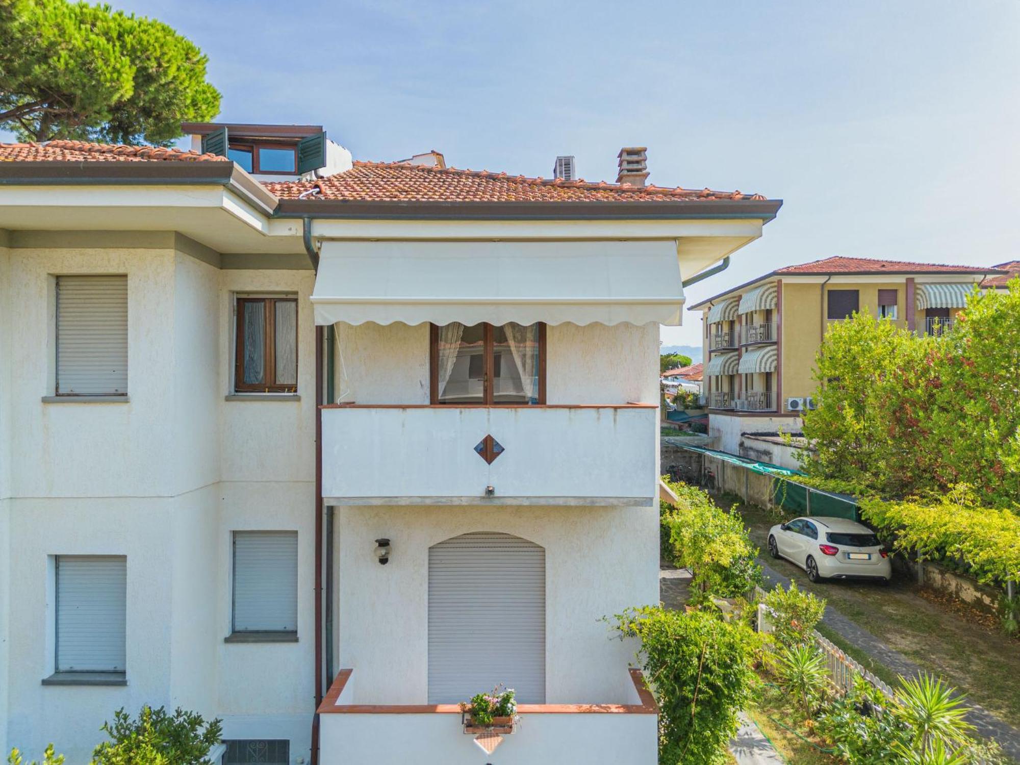 Apartment Dei Fiori By Interhome ลิโด ดิ กามาโยเร ภายนอก รูปภาพ