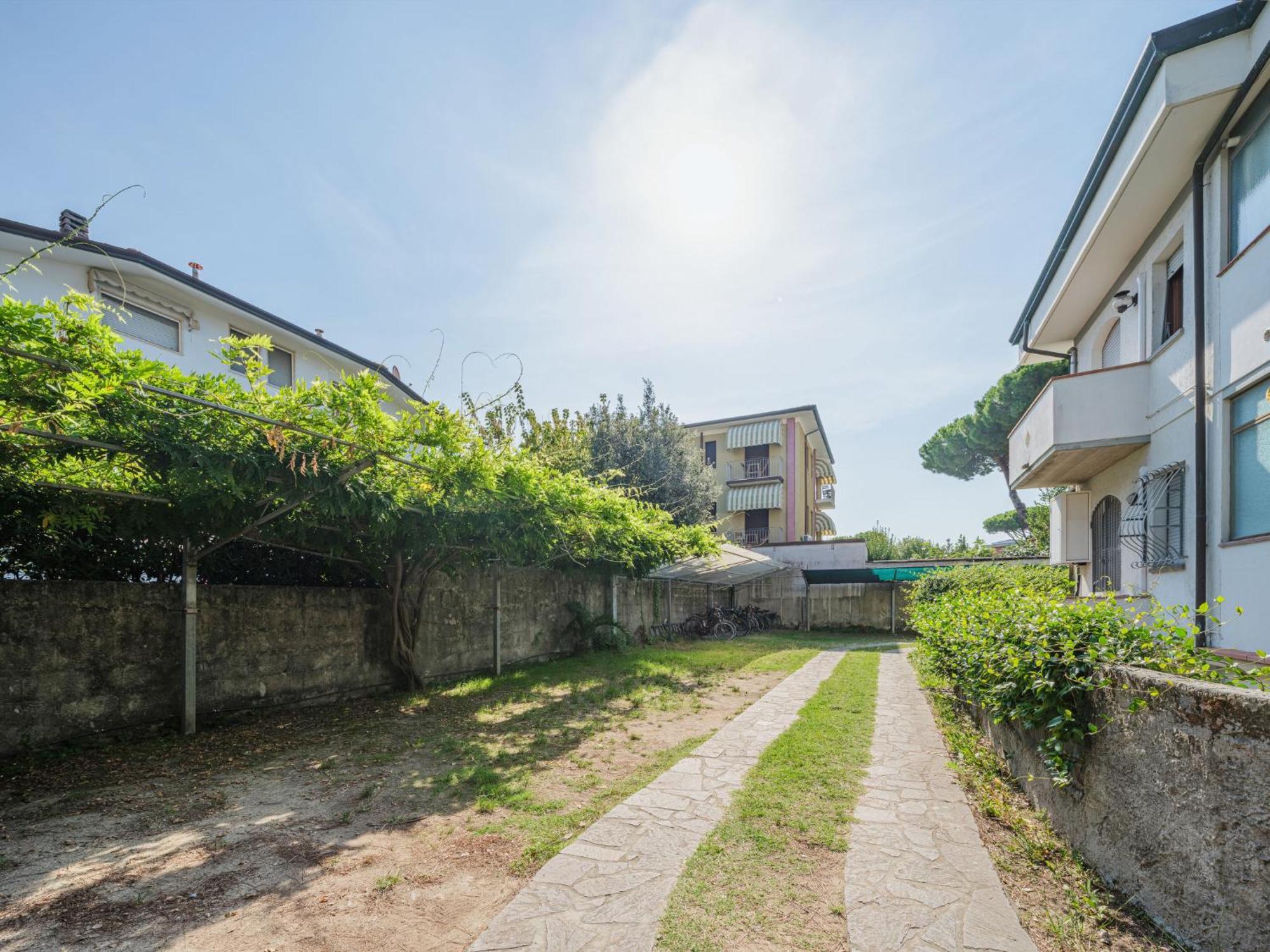 Apartment Dei Fiori By Interhome ลิโด ดิ กามาโยเร ภายนอก รูปภาพ
