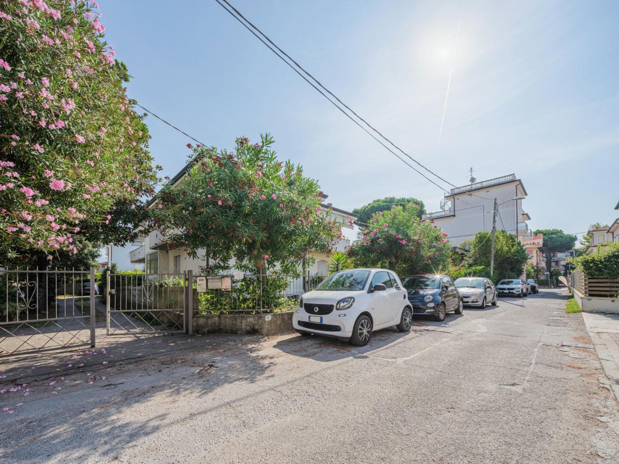 Apartment Dei Fiori By Interhome ลิโด ดิ กามาโยเร ภายนอก รูปภาพ